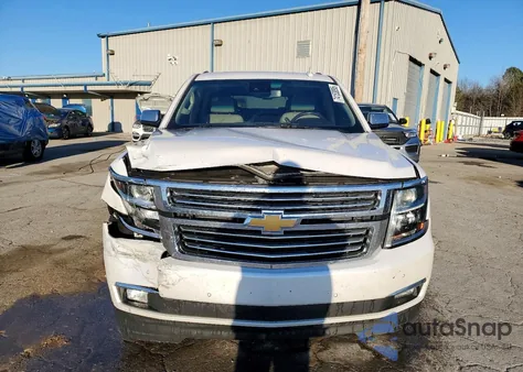 2018 Chevrolet Suburban C1500 Premier z USA, uszkodzony, nr VIN 1GNSCJKC7JR217336